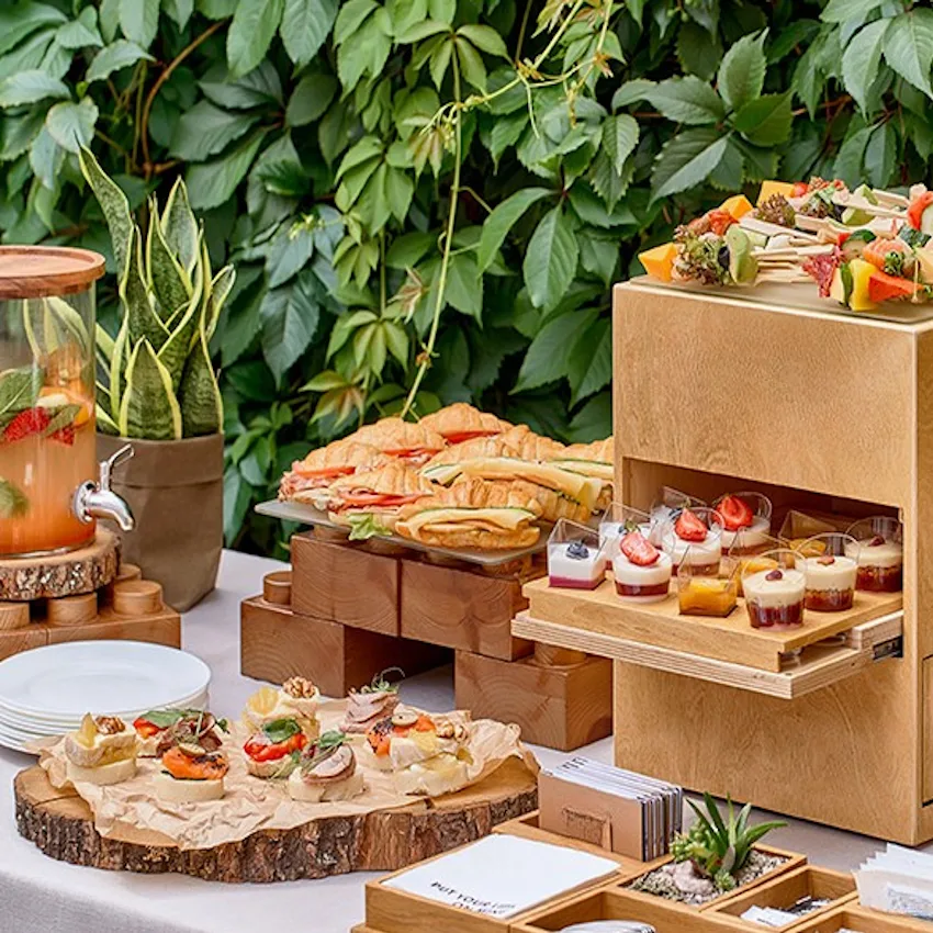 Catering Real Catering — montaje de buffet
