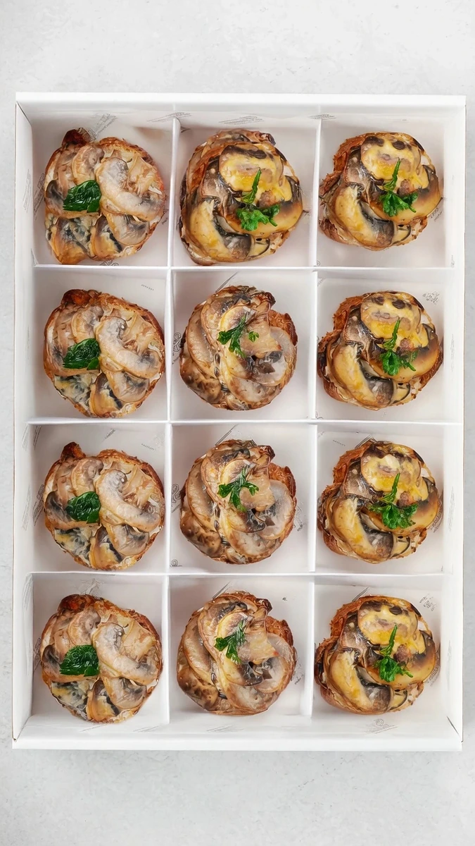 Bruschetta de champiñón y mousse de queso