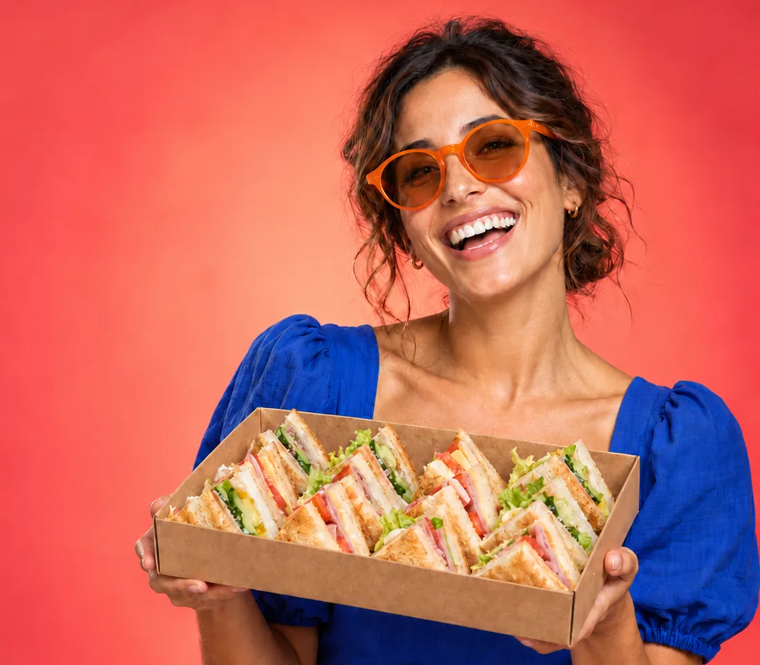 Ilustración de la marca con una caja de mini sándwiches para la oficina