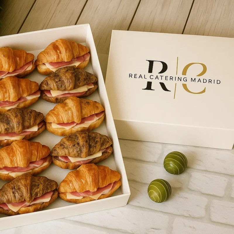 Bandeja 12 Mini Croissants Dúo Ibérico — jamón ibérico / ibérico con parmesano y trufa