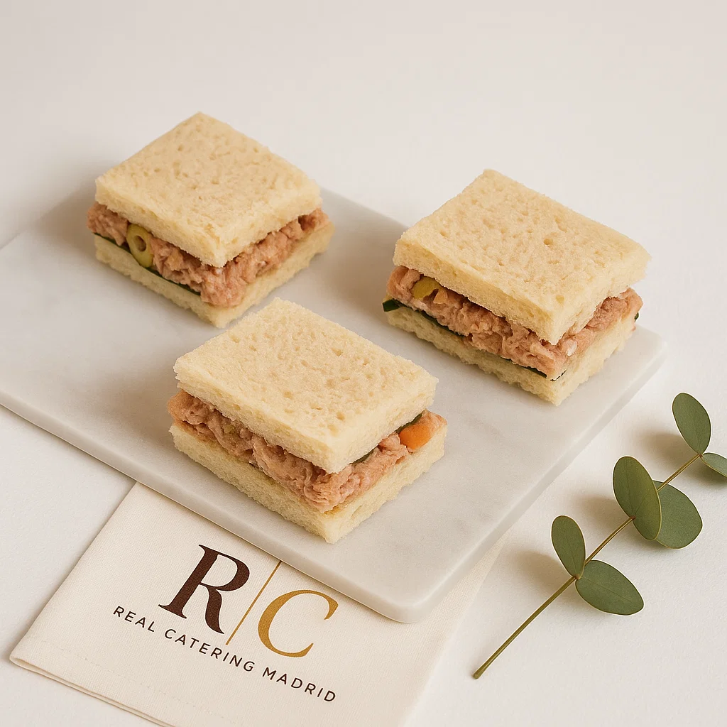 Mini Sándwich Vegetal de Atún — pieza (mínimo 4 uds)